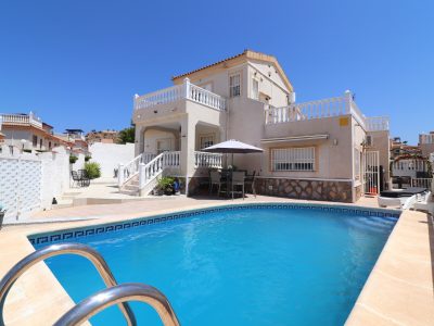 Detached 4-bedroom villa for sale in Rojales with private pool and solarium on a 400m² plot